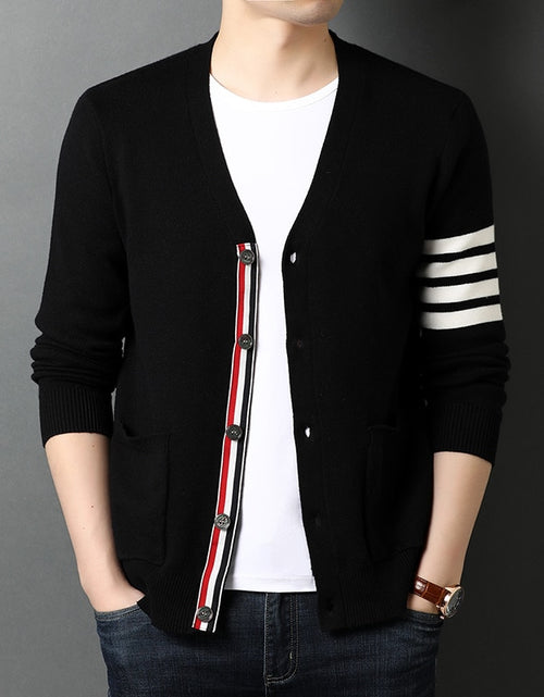 Load image into Gallery viewer, 2021 Top Grade New Autum Winter Brand Fashion Knitted Men Cardigan
