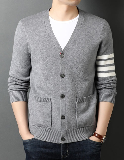 Load image into Gallery viewer, 2021 Top Grade New Autum Winter Brand Fashion Knitted Men Cardigan
