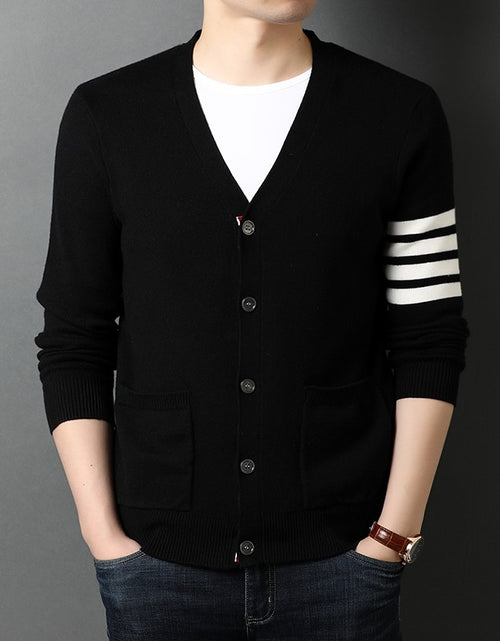 Load image into Gallery viewer, 2021 Top Grade New Autum Winter Brand Fashion Knitted Men Cardigan
