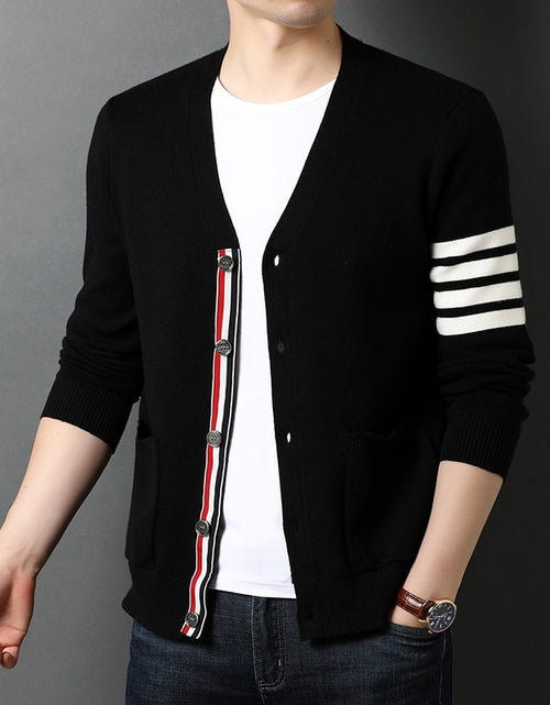 Load image into Gallery viewer, 2021 Top Grade New Autum Winter Brand Fashion Knitted Men Cardigan
