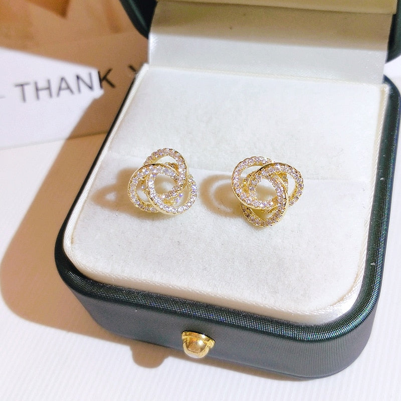 Exquisite and Small 18K Gold Women's Earrings Camellia Series Women's