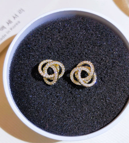 Exquisite and Small 18K Gold Women's Earrings Camellia Series Women's