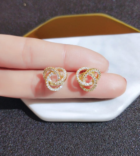 Exquisite and Small 18K Gold Women's Earrings Camellia Series Women's