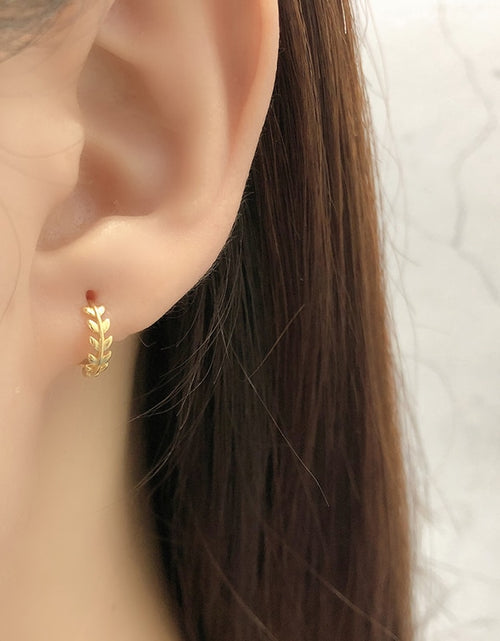 Load image into Gallery viewer, WANTME 925 Sterling Silver Minimalist 18k Gold Plated Leaf Stud
