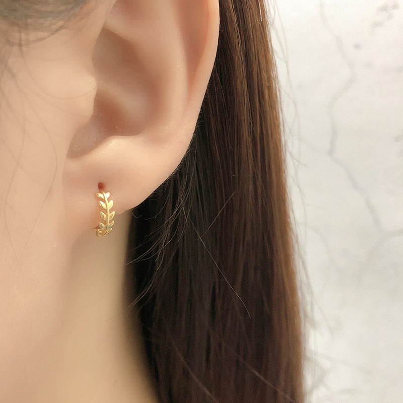 WANTME 925 Sterling Silver Minimalist 18k Gold Plated Leaf Stud