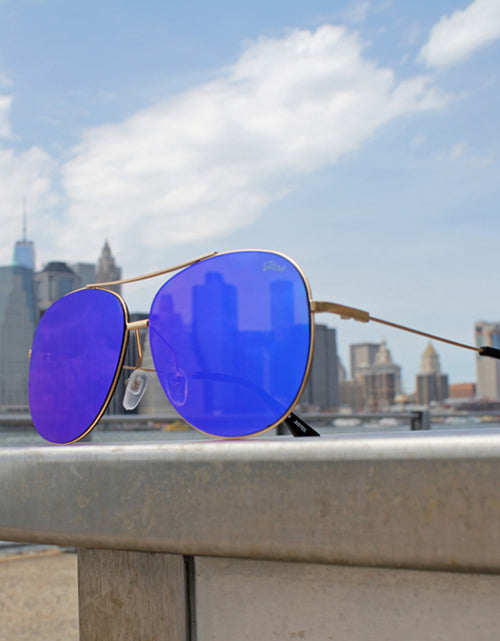 Load image into Gallery viewer, Jase New York Justice Sunglasses in Gold
